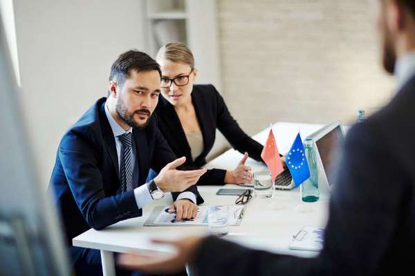 phiên dịch thầm đều có ưu và nhược điểm riêng